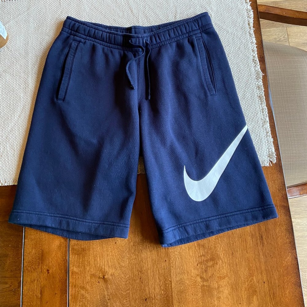 MENS SIZE MEDIUM NIKE SWEATSHORTS